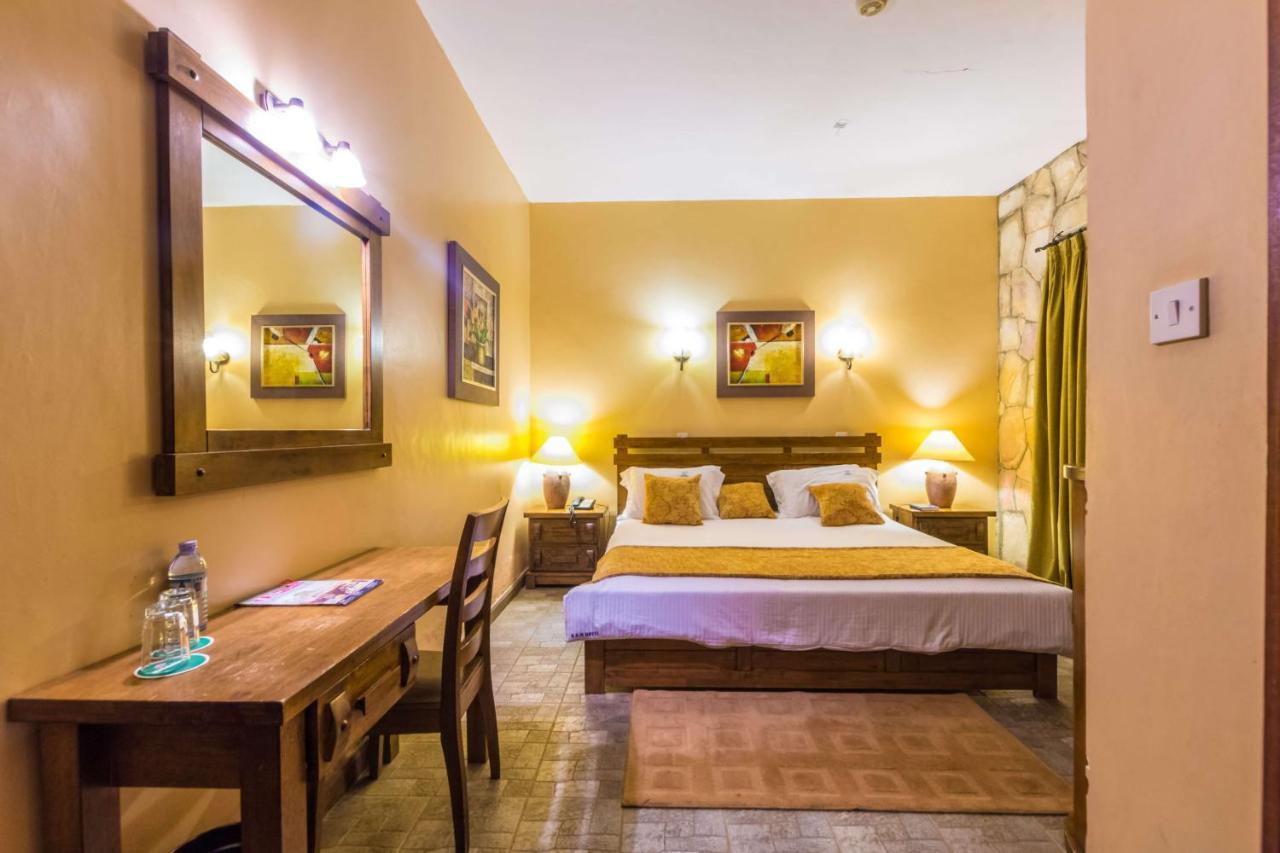 Mountains Of The Moon Hotel Fort Portal Exteriér fotografie